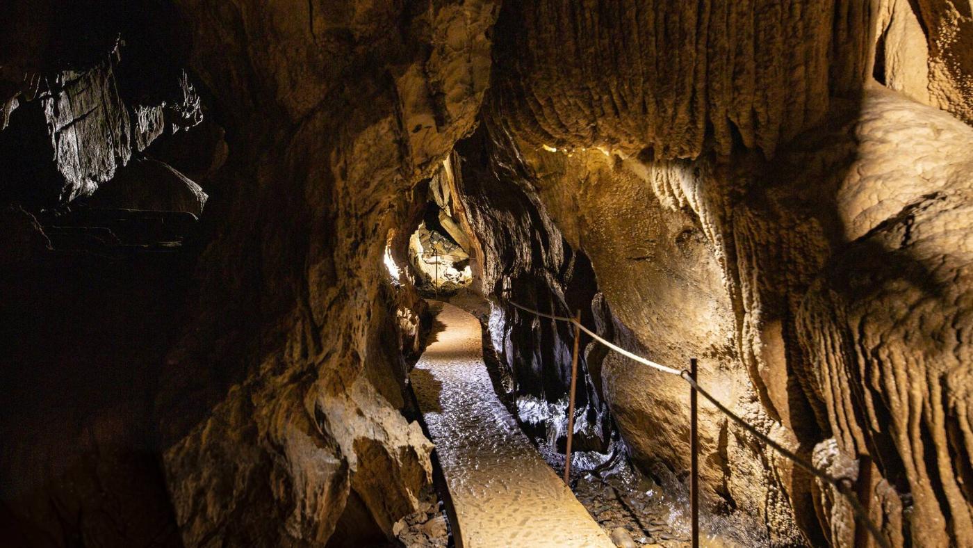 Interior de una cueva